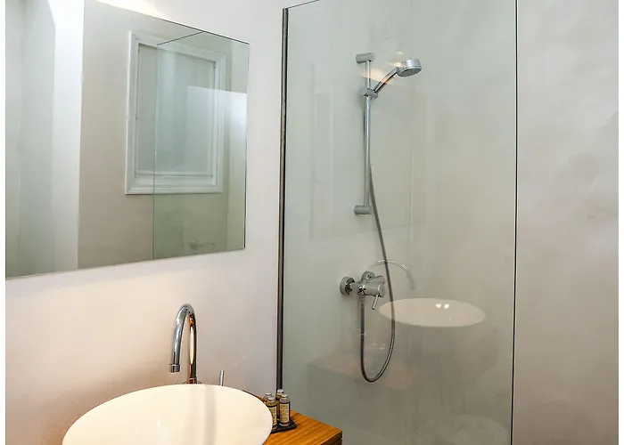 Cheap & Chic מלון 3*