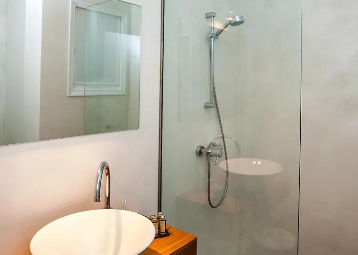 Cheap & Chic מלון 3*