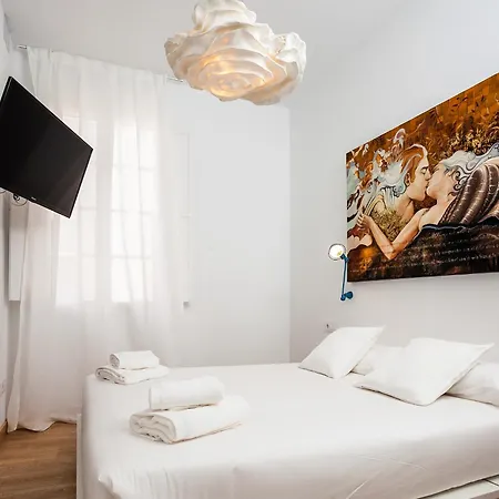 Cheap & Chic Hotel Отель Сьюдадела