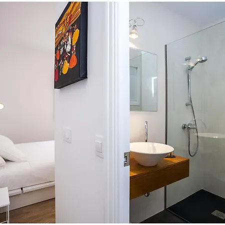 Hotel Cheap & Chic